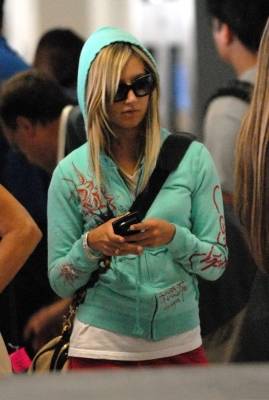 10eeflz - idul lui ashley tisdale
