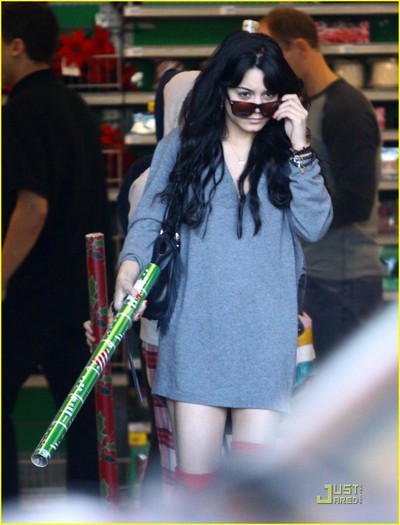 vanessa-hudgens-red-strockings-07 - Vanessa Hudgens Red Stocking Silly