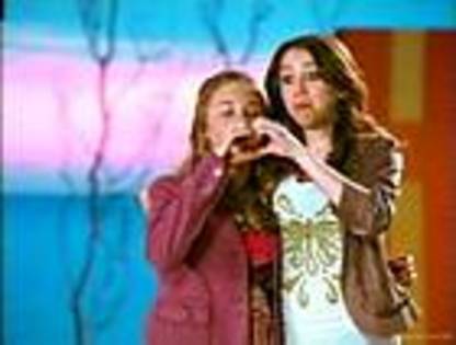 miley-cyrus_dot_com-disney-channel-express-yourself3-45