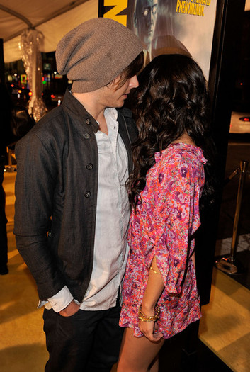 Premiere+Warner+Bros+Watchmen+Arrivals+dW25Hea1NC5l