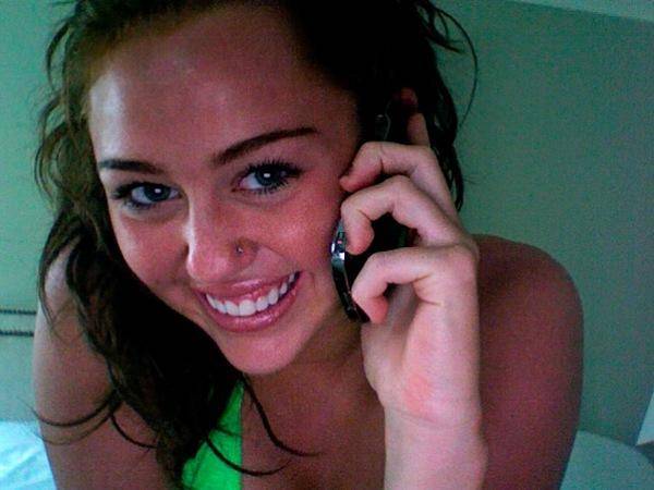 talking on the phone - anunturi miley