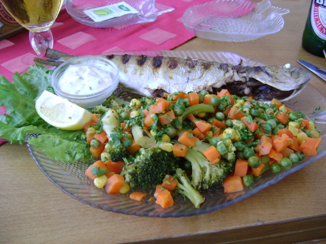 DSC07256; ..MAI LUAM O DATA MASA LA "DOI COCOSI"...
