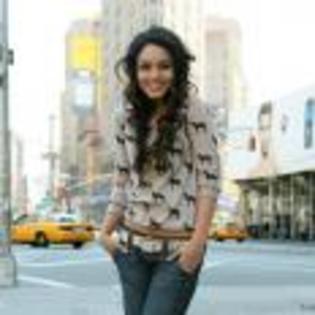 Vanessa_Hudgens_1247602697_3