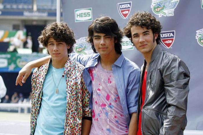 HEHSTRHAPHNNKGLZZEJ - Jonas Brothers Photoshotts