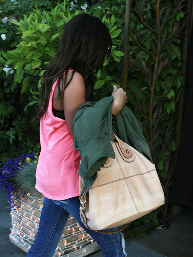 Ashley+Tisdale+Boyfriend+Arriving+La+Loggia+DbMQhaynNRIl - Ashley Tisdale