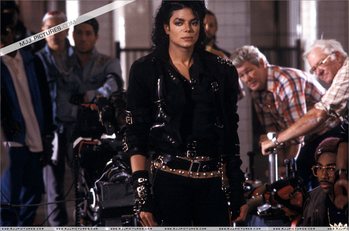 EYLFOHCPTFJXLHYHJRG - AAASunt un fan michael jacksonAAA