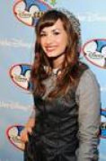 CNBPOTSVYDZPLJHLXGL - demi lovato -michie