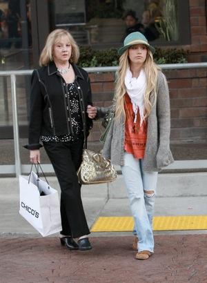 ashley-tisdale-grandmother-shopping-3-nc - ashley and mom