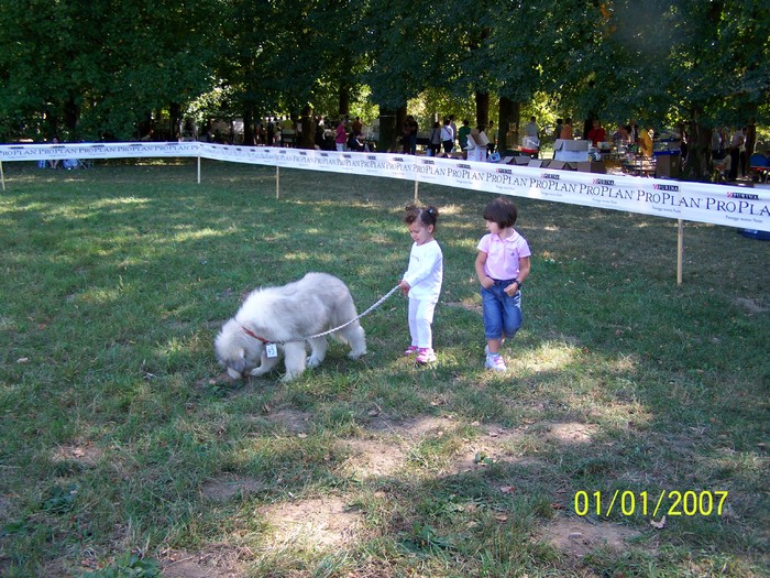 Angel si Noemi; Impreuna cu fetita mea la expo.
