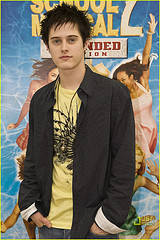 2533652844_8af63f92ff_m - lucas grabeel