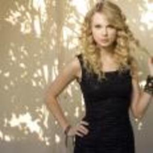 Taylor_Swift_1230494763_2