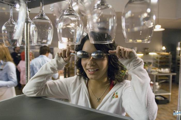 HIGHSCHOOLMUSICAL2_029