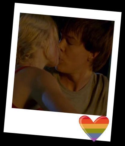 Rikki-and-Zane-h2o-just-add-water-2028168-415-482