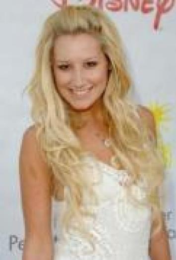 TSREDWPZBOOGGBTIDZA - ashley tisdale