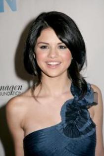 Selena_Gomez_1247633584_4 - 00-SELY-00