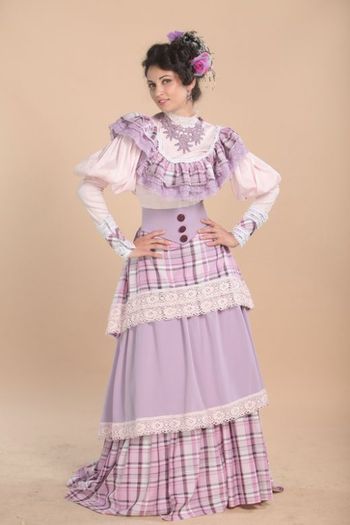 nicoleta-luciu-renunta-la-vesmantul-de-calugarita-si-imbraca-rochii-de-epoca - Aniela