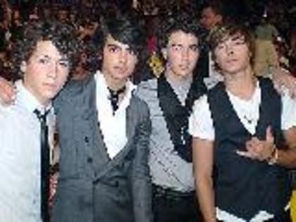 joe-jonas_11 - Formatia Jonas And Demi Lovato and Zac Efon