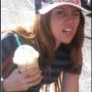 8qLVMV217110-01 - multe poze miley