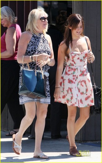 OFLJFHVGJQHFJURRYYU - Ashley Tisdale