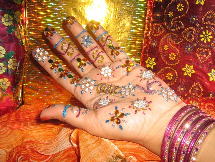 henna4 - Henna pe care o au indiencele pe maini si pe picioare cand se marita