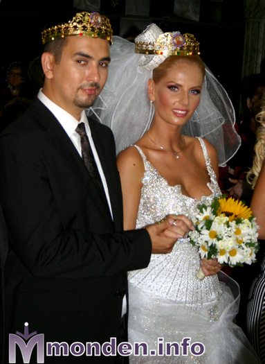 2zq53tj - Andreea Banica