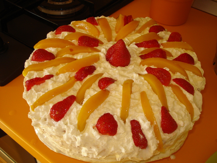 ADAUGAM CAPSUNI,PIERSICI SI...GATA!!!!