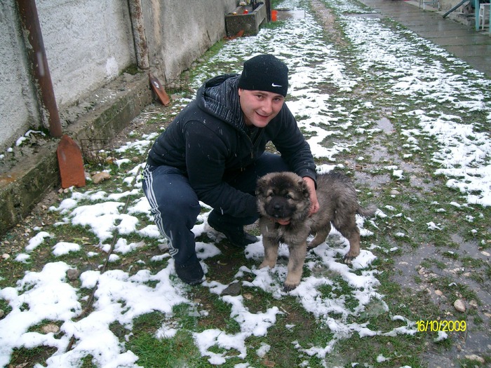 Si eu cu sefu - Cainele meu- Rocky CIOBANESC CAUCAZIAN