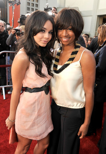 Premiere+Warner+Bros+17+Again+Arrivals+MWbTA-Q0Bmtl