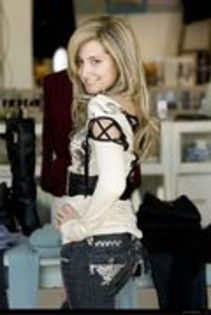 KJNIGDUHOTOYDUSYJAJ - ASHLEY TISDALE SEDINTA FOTO 11