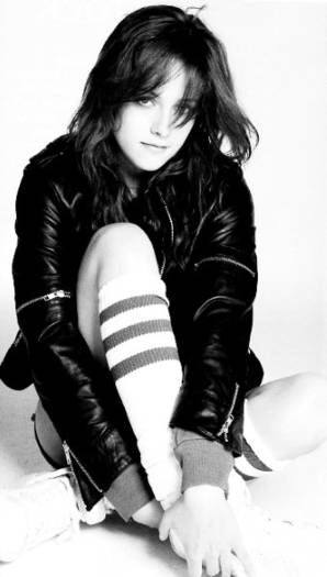 Kristen-kristen-stewart-5954090-374-660 - Kristen Stewart