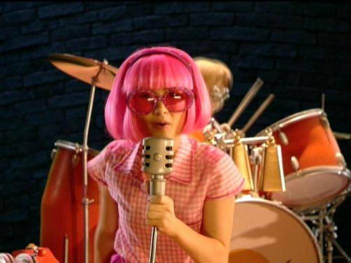 IQNIVEBQOOQNAGRELGG - Stefania Lazy Town