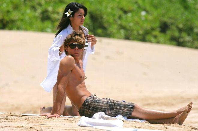 vanessahudgensonthebeachinhawaii_06.0.0.0x0.660x440