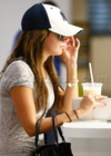 thumb_007 - ASHLEY TISDALE 4 SEPTEMBRIE 2009