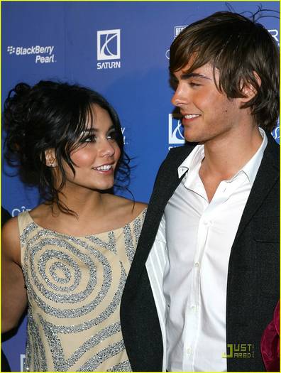 vanessa-hudgens-hot-hollywood-party-04