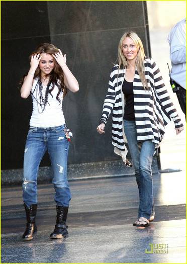 mileycyruschristmasdaypdq2 - miley Cyrus