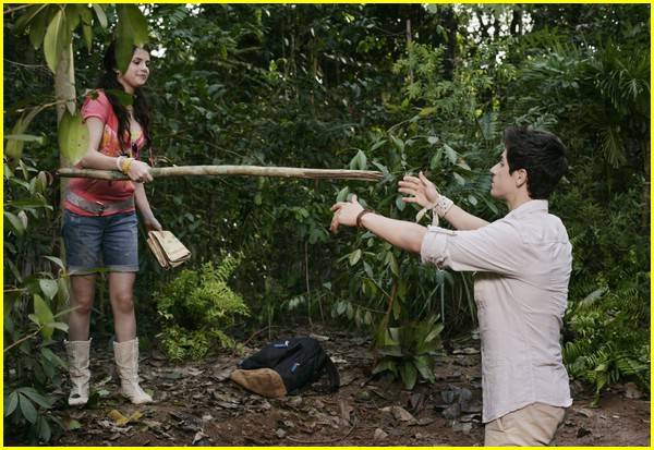 new-wizards-of-waverly-place-stills-15