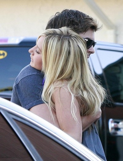 Zac+Efron+Ashley+Tisdale+Out+Lunch+Patty+2gTNdMBsJ6al