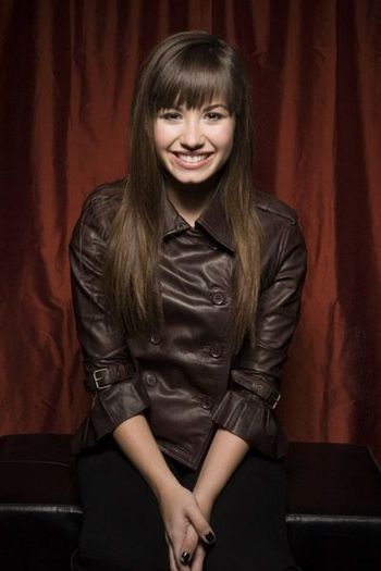 MTFBXYLACNVQASIXYNV - pictures demi lovato