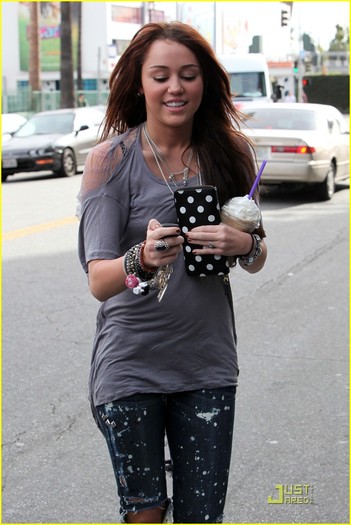 miley-cyrus-coffee-cute-05 - Photoshot Miley 2