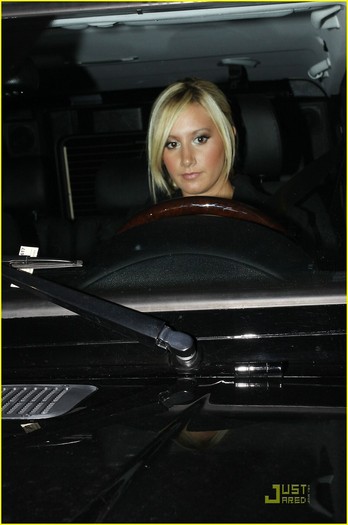 9v8scp - Ashley Tisdale