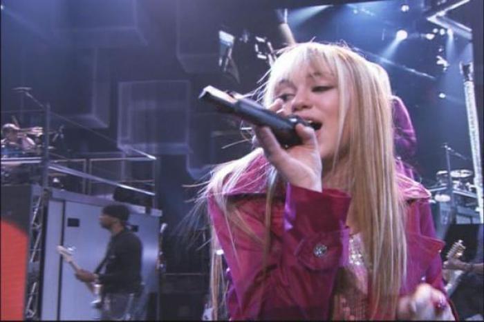 LFPCTFXOUPBIHQTKTEZ[1] - poze cu hannah montana