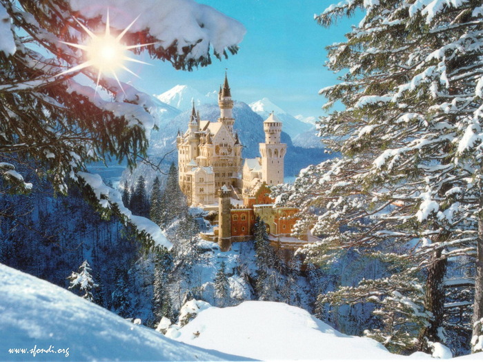 Neuschwanstein Castle, Bavaria, Germany - sun & snow