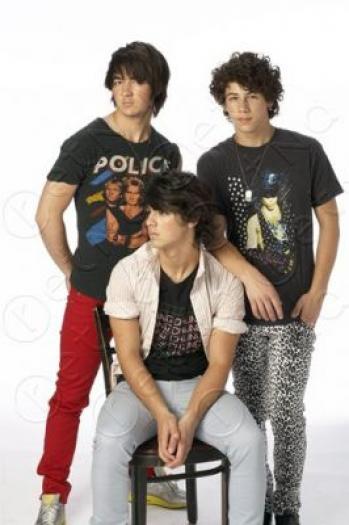 normal_JonasBrosJM008980 - jonas brothers