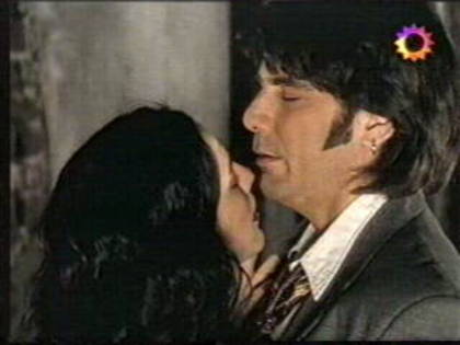 Dar acesta o respinde din nou