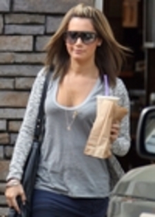 thumb_01 - ASHLEY TISDALE 9 SEPTEMBRIE 2008