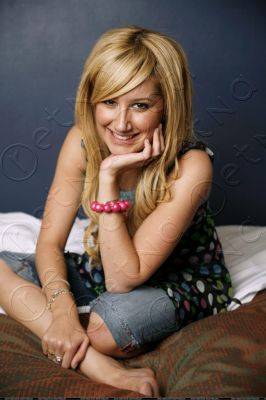 normal_hq001 - Ashley Tisdale