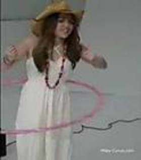 miley-cyrus_dot_com-boptv-2006photoshoot2-caps178 - miley 3