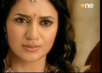 GMCEOBEZCMDSHIIINJX - Divyanka Tripathi