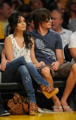 normal_002 - Zac Efron and Vanessa Hudgens at the Lakers game