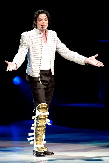 11-michael-jackson-081407[1]